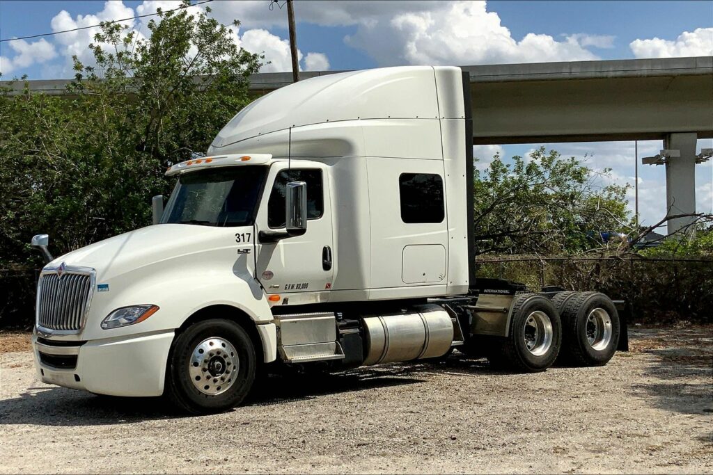 2023 INT LT625 6×4 Sleeper