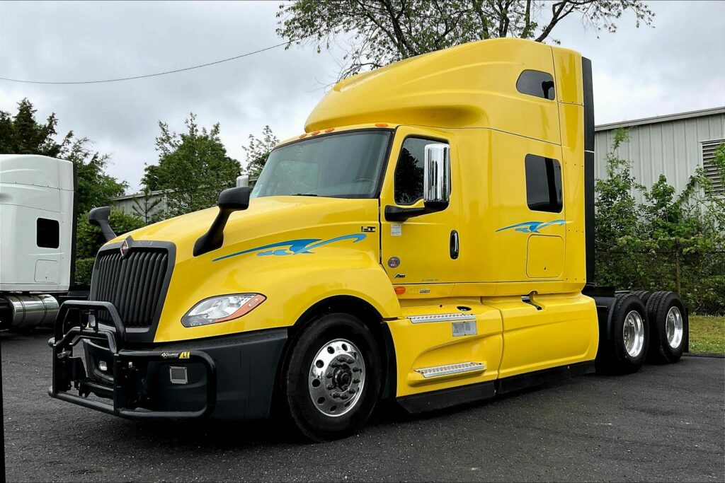 2022 INT LT625 6×4 Sleeper