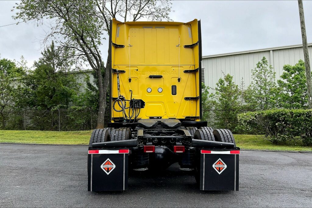 2022 INT LT625 6×4 Sleeper