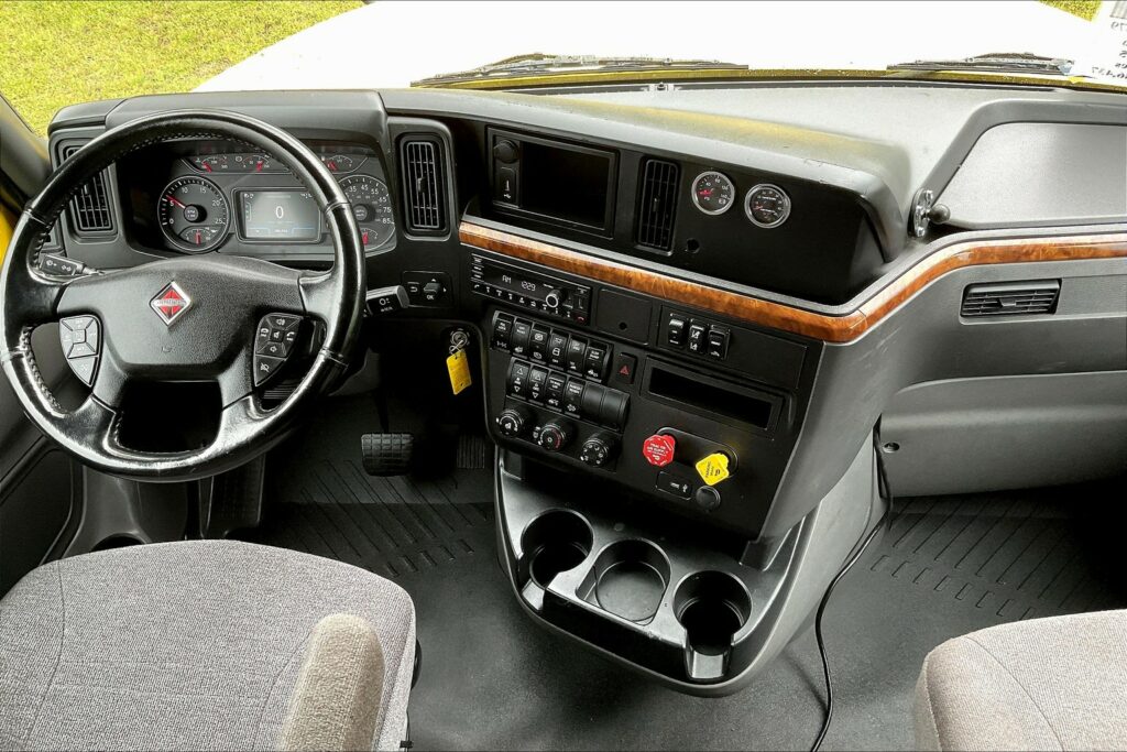 2022 INT LT625 6×4 Sleeper