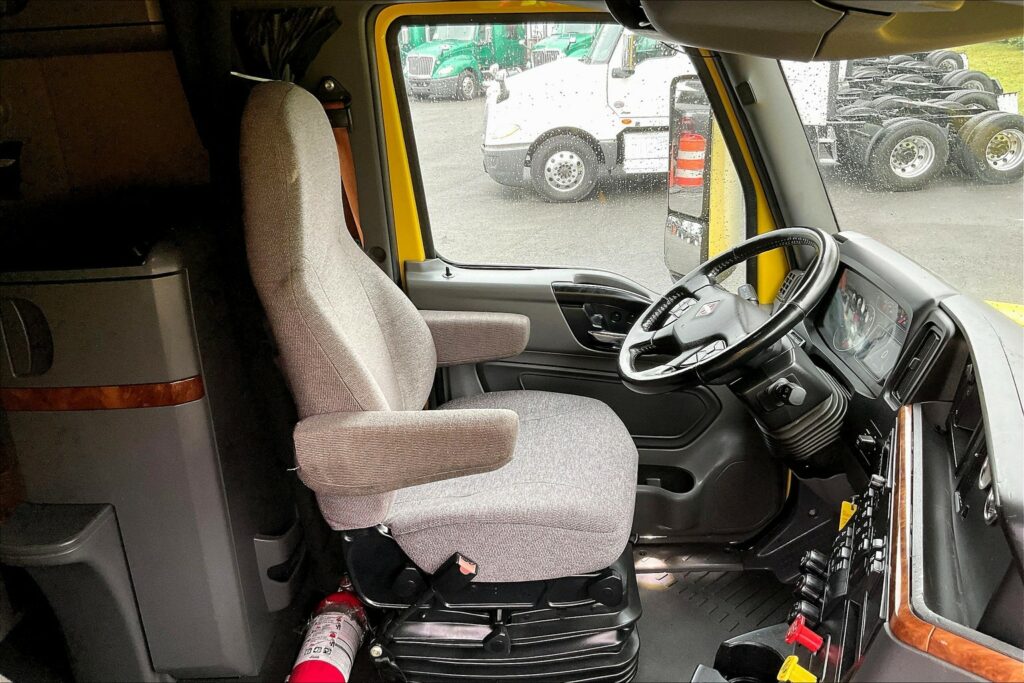 2022 INT LT625 6×4 Sleeper