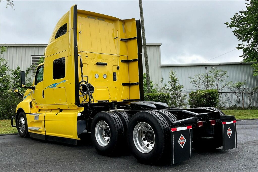 2022 INT LT625 6×4 Sleeper