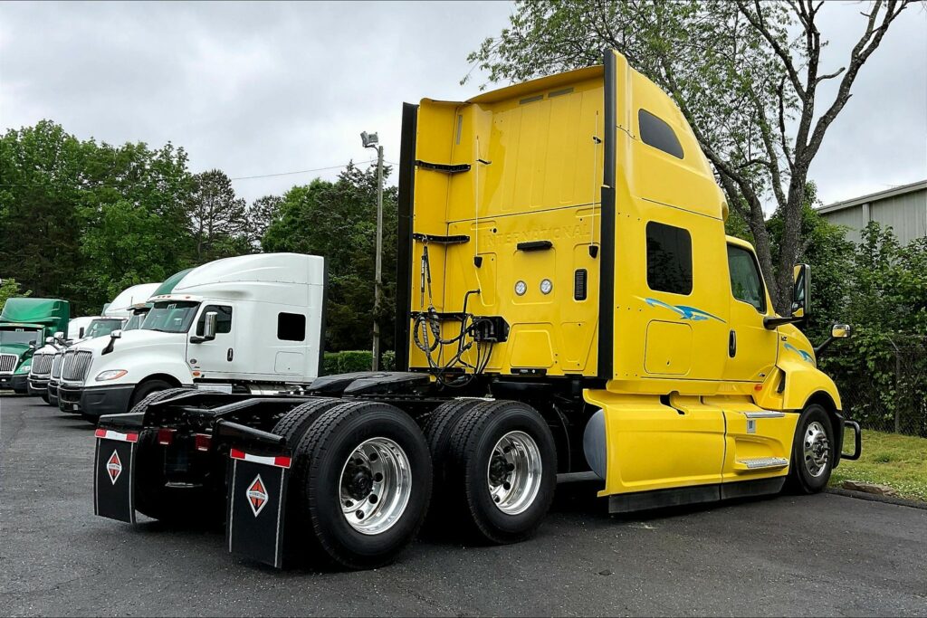 2022 INT LT625 6×4 Sleeper