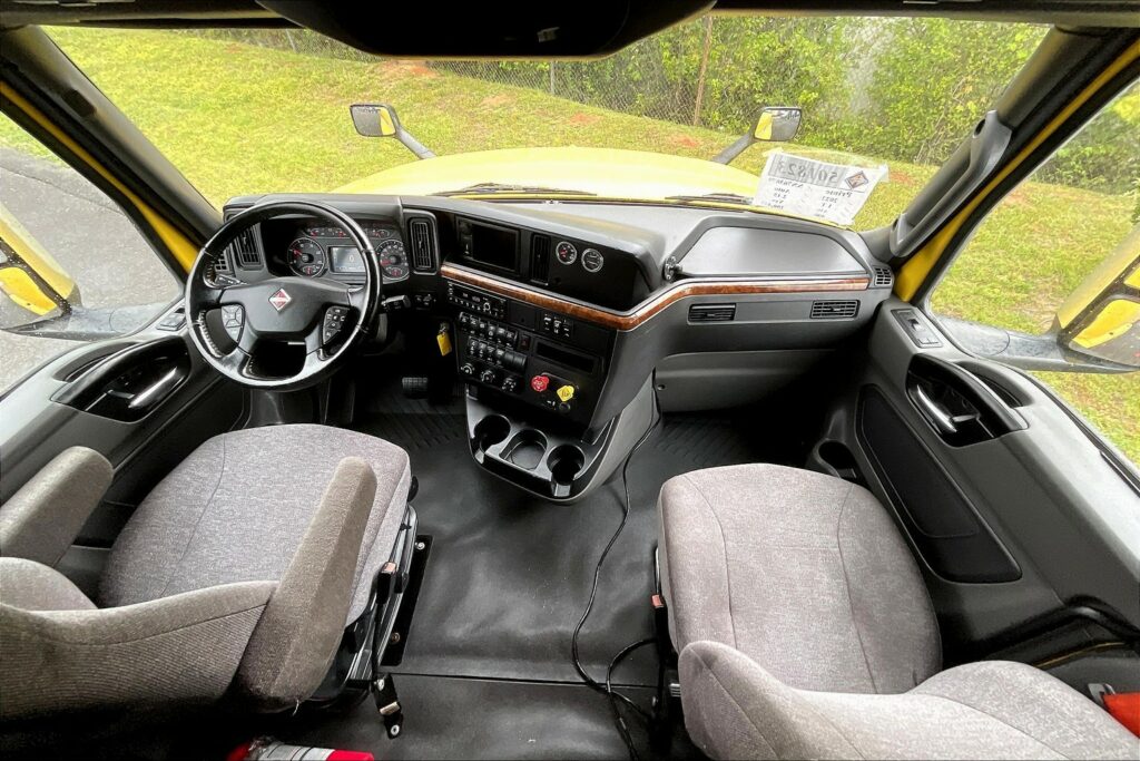 2022 INT LT625 6×4 Sleeper