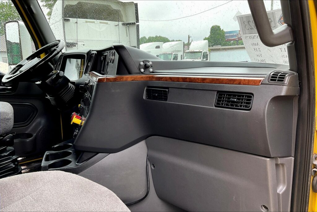 2022 INT LT625 6×4 Sleeper