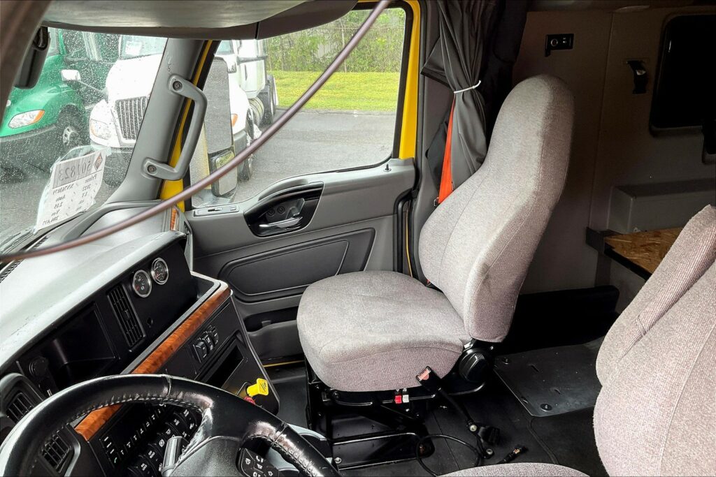 2022 INT LT625 6×4 Sleeper