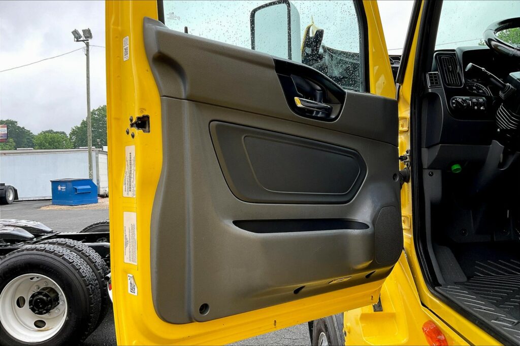 2022 INT LT625 6×4 Sleeper