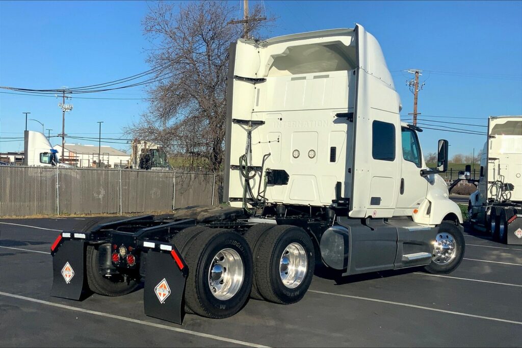 2021 INT LT625 6×4 Sleeper