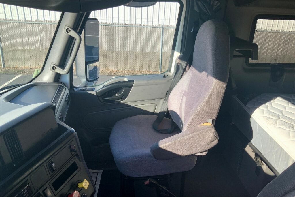 2021 INT LT625 6×4 Sleeper