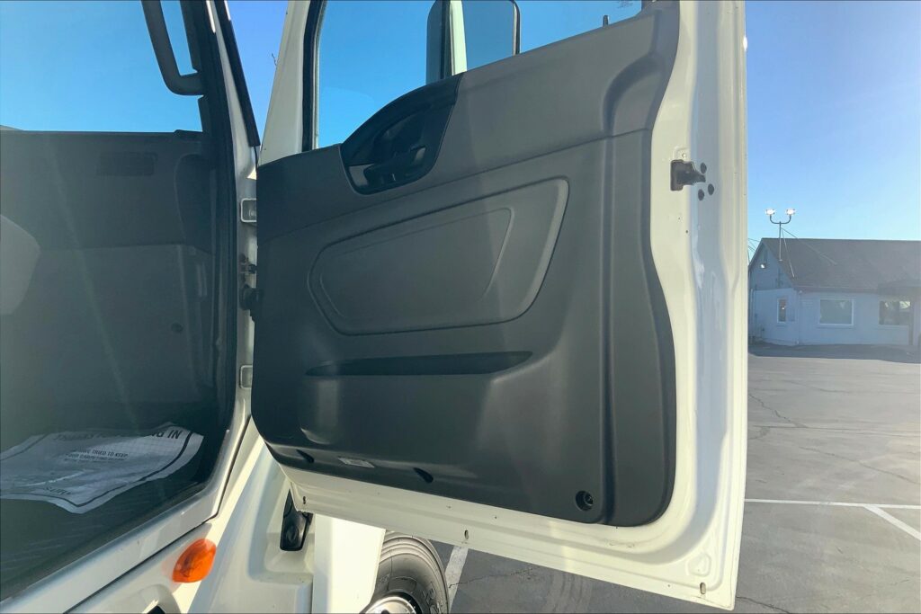 2021 INT LT625 6×4 Sleeper