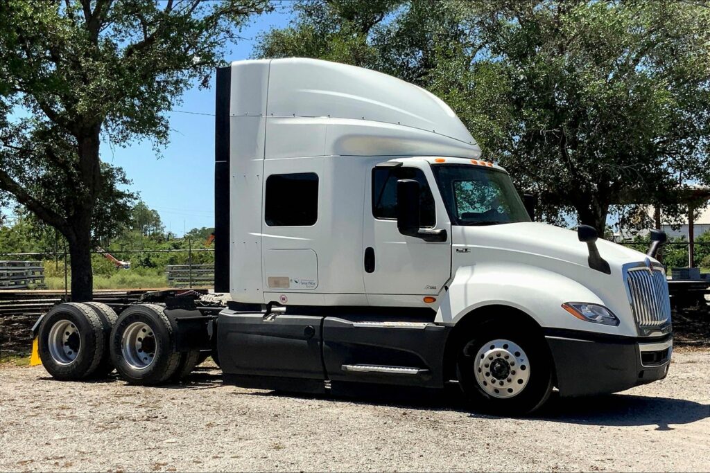 2022 INT LT625 6×4 Sleeper