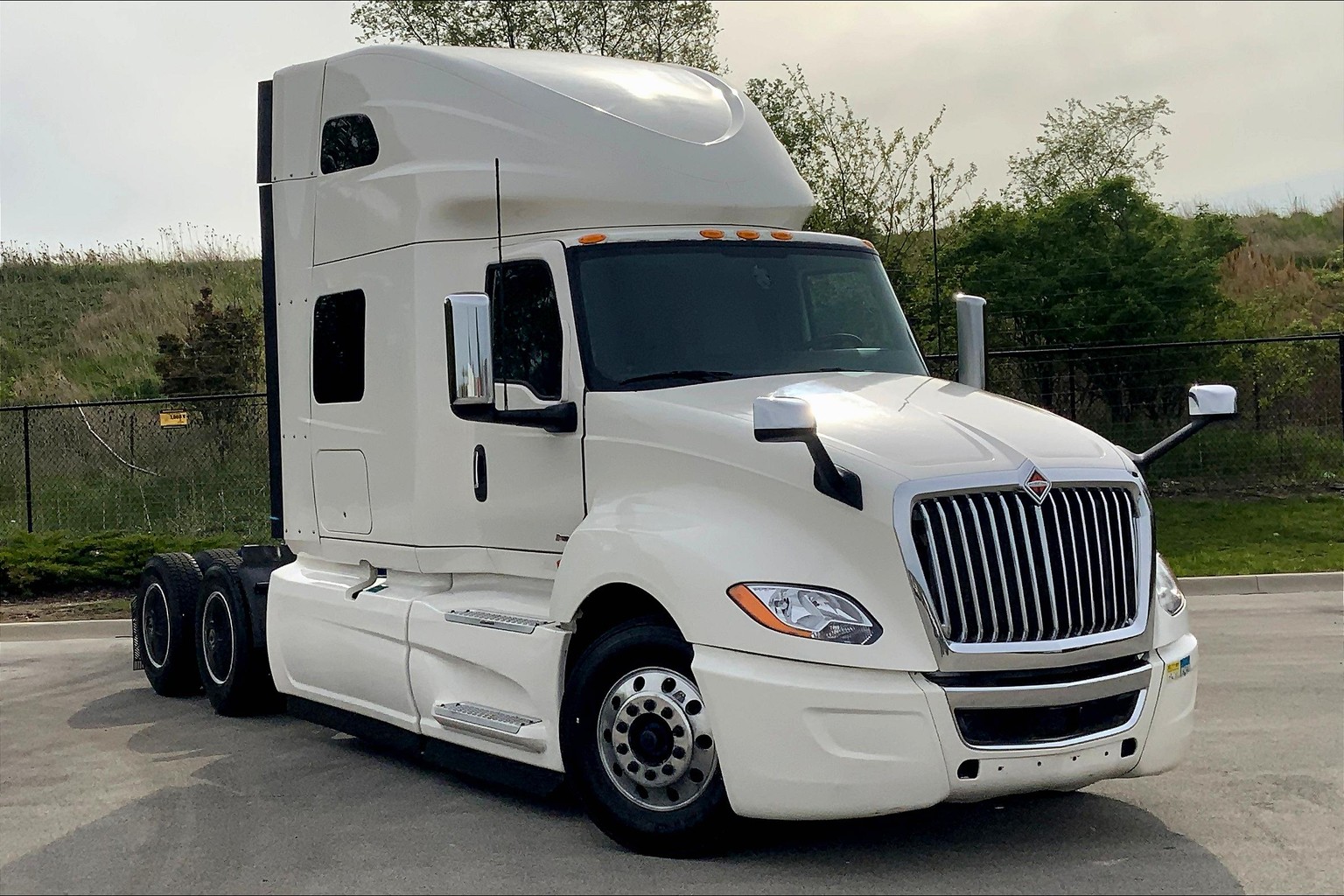 2020 INT LT625 6x4 Sleeper - HandshakeFleet