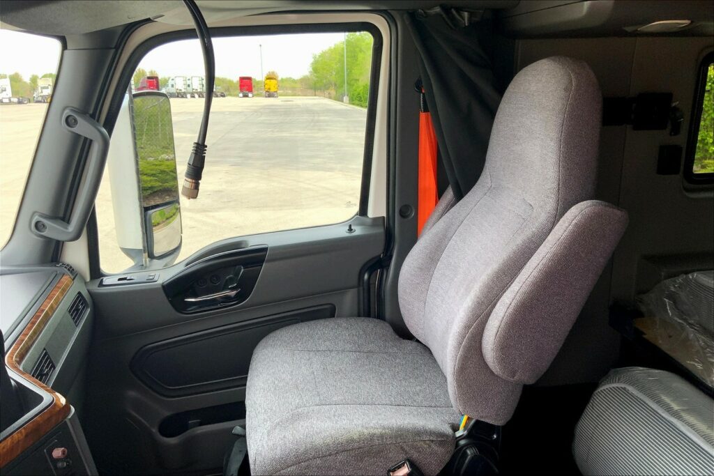 2020 INT LT625 6×4 Sleeper