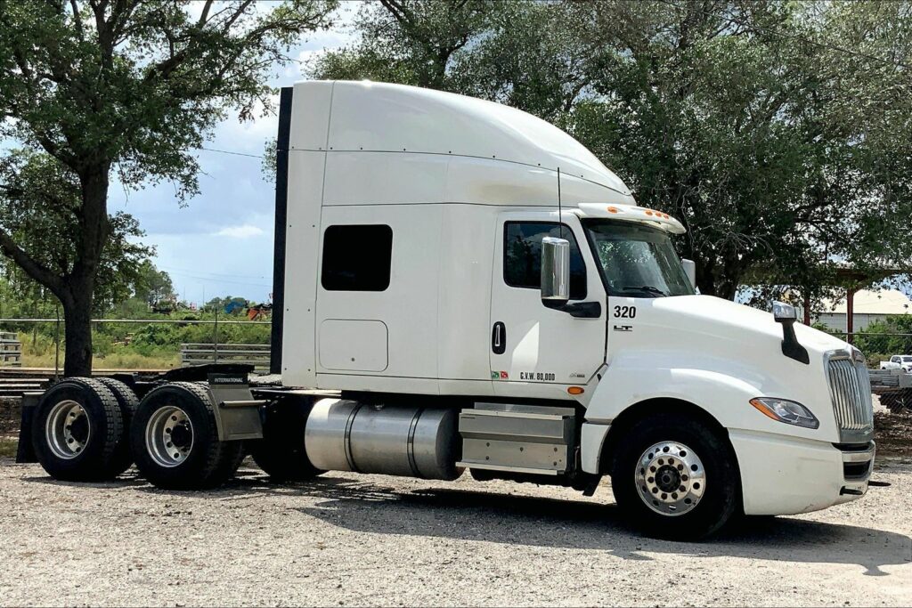 2023 INT LT625 6×4 Sleeper
