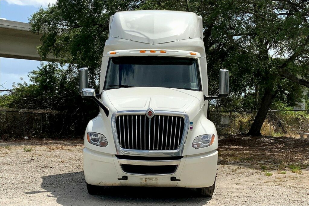 2023 INT LT625 6×4 Sleeper