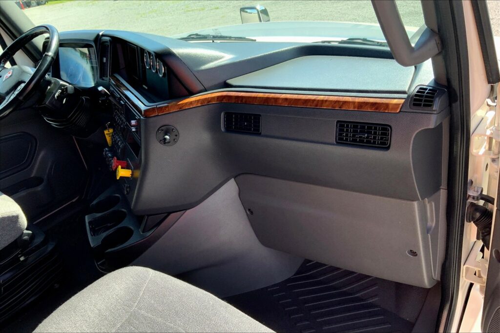 2020 INT LT625 6×4 Sleeper