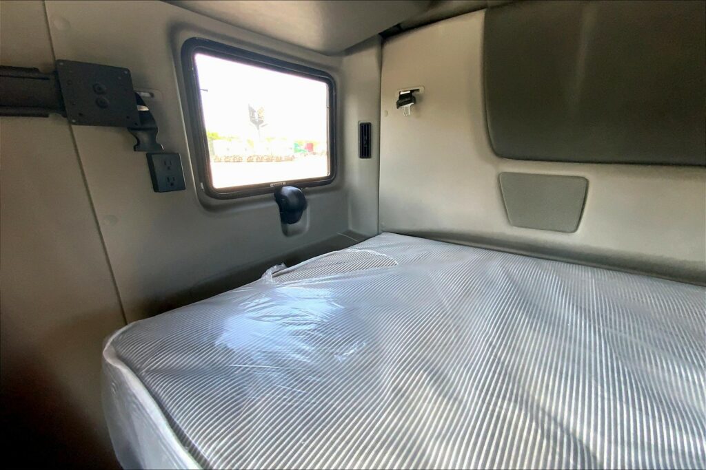 2020 INT LT625 6×4 Sleeper