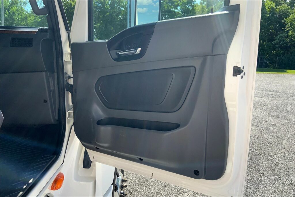 2020 INT LT625 6×4 Sleeper