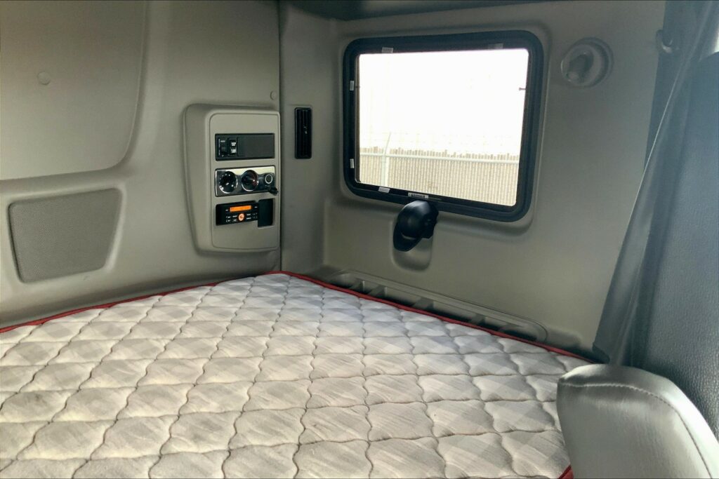 2020 INT LT625 6×4 Sleeper