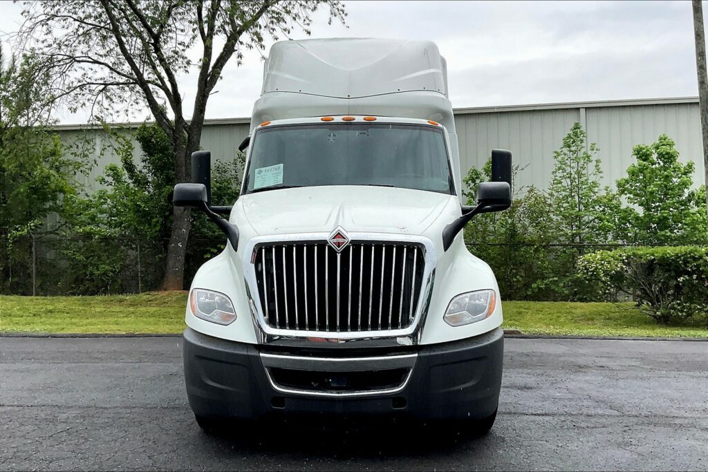 2022 INT LT625 6×4 Sleeper