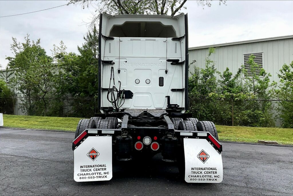 2022 INT LT625 6×4 Sleeper