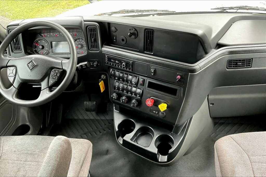 2022 INT LT625 6×4 Sleeper