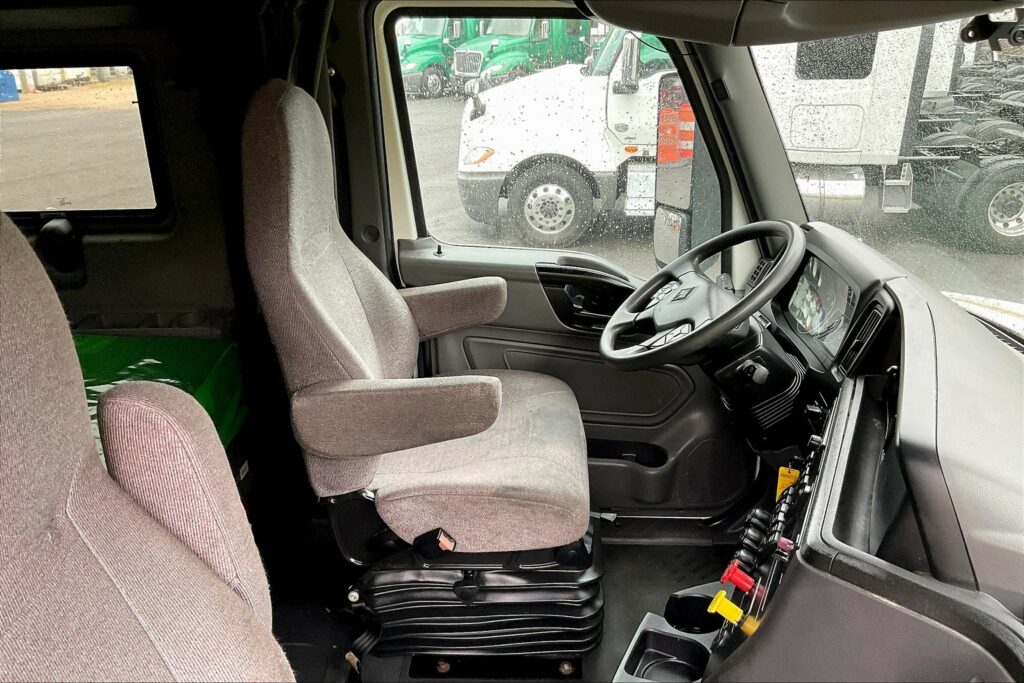 2022 INT LT625 6×4 Sleeper