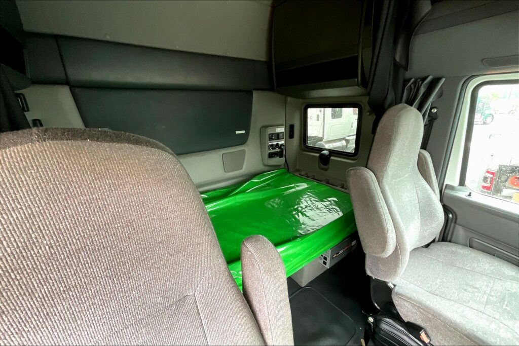 2022 INT LT625 6×4 Sleeper