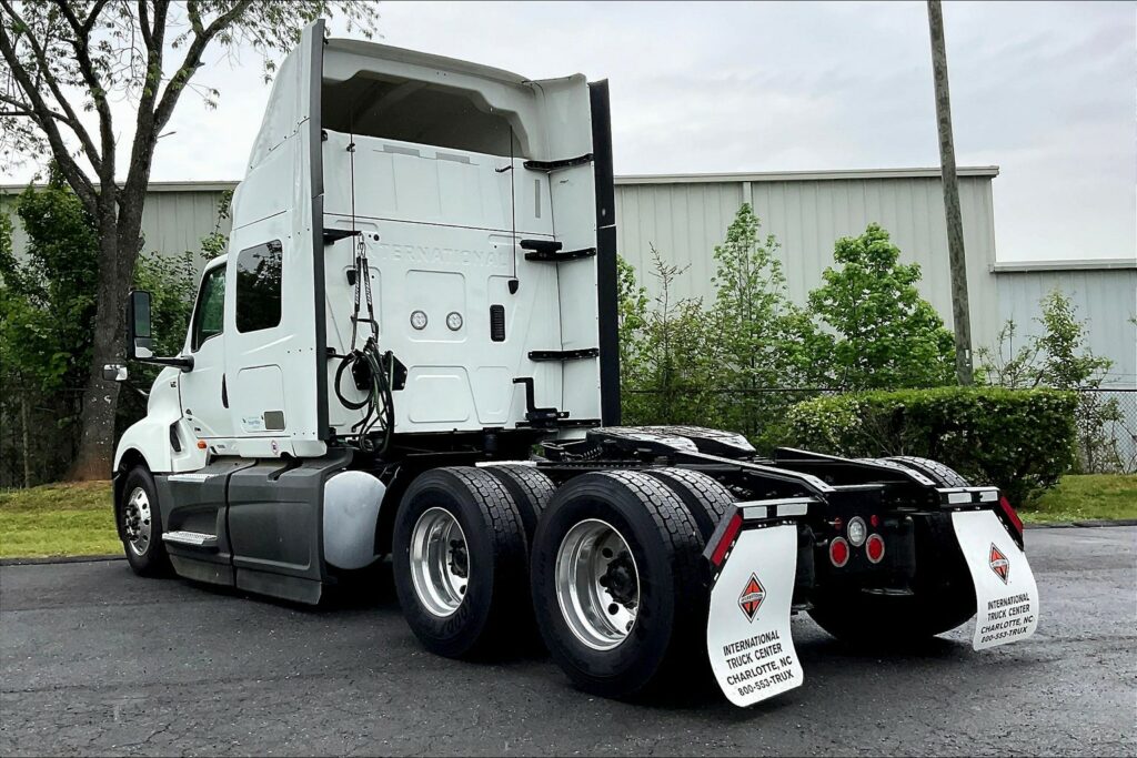 2022 INT LT625 6×4 Sleeper