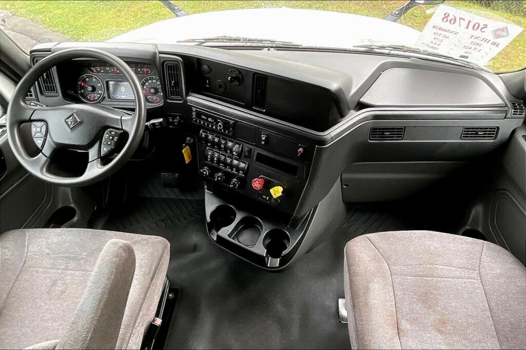 2022 INT LT625 6×4 Sleeper