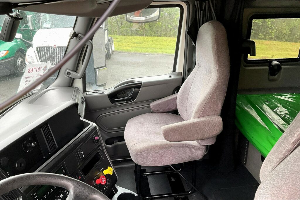 2022 INT LT625 6×4 Sleeper