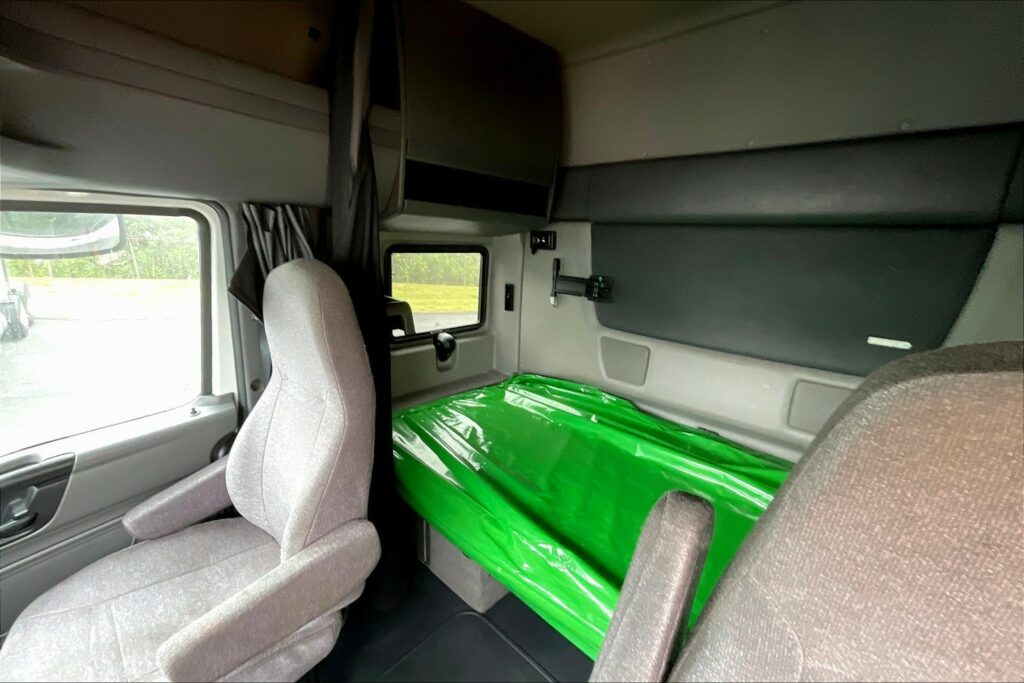 2022 INT LT625 6×4 Sleeper