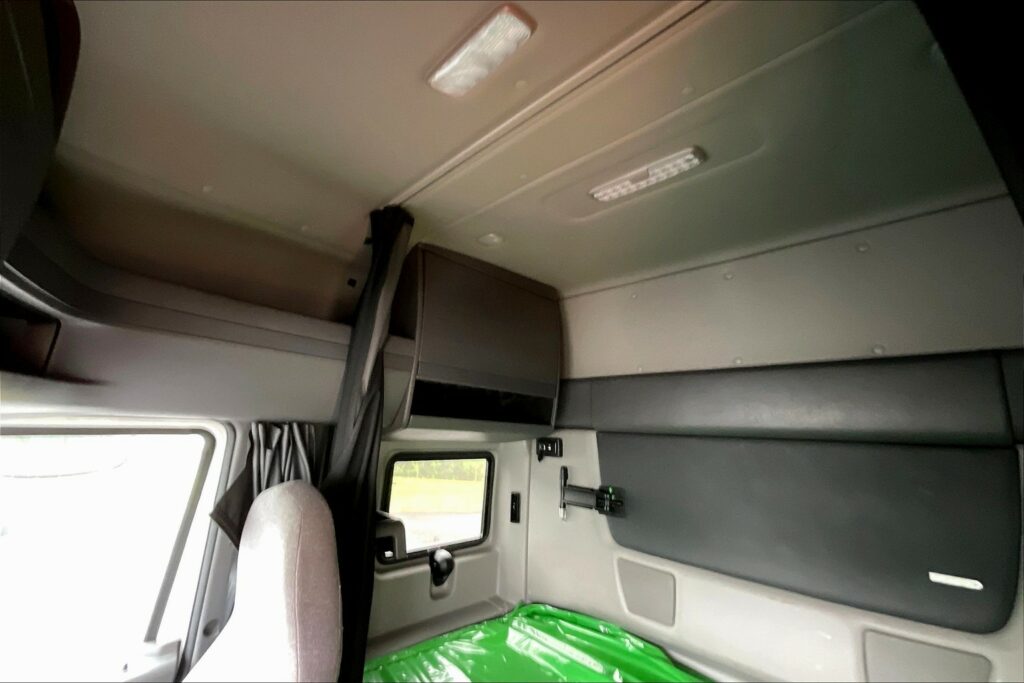 2022 INT LT625 6×4 Sleeper