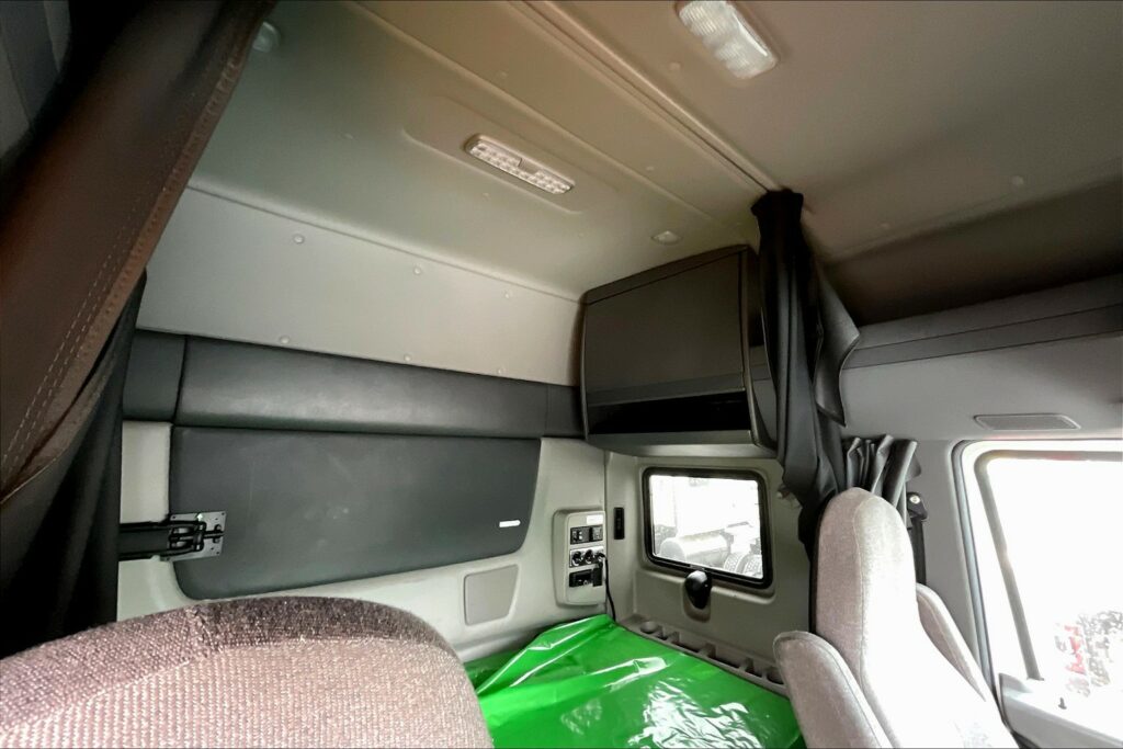 2022 INT LT625 6×4 Sleeper