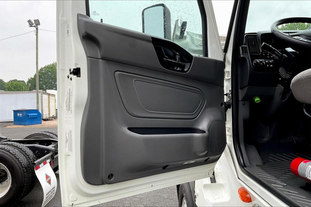 2022 INT LT625 6×4 Sleeper