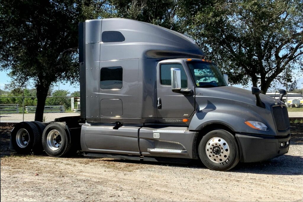 2022 INT LT625 6×4 Sleeper
