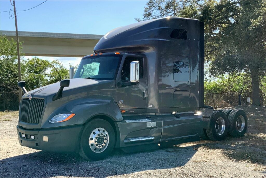 2022 INT LT625 6×4 Sleeper