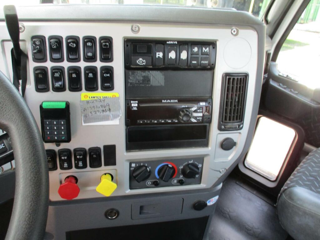 2017 Mack Pinnacle CHU613