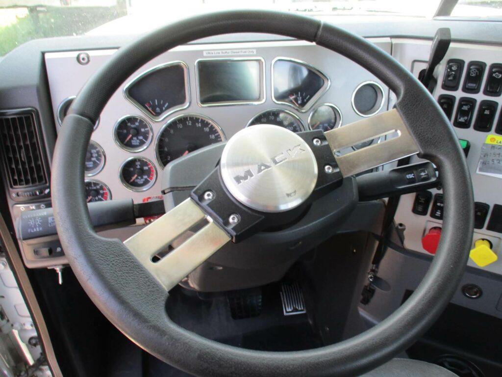 2017 Mack Pinnacle CHU613