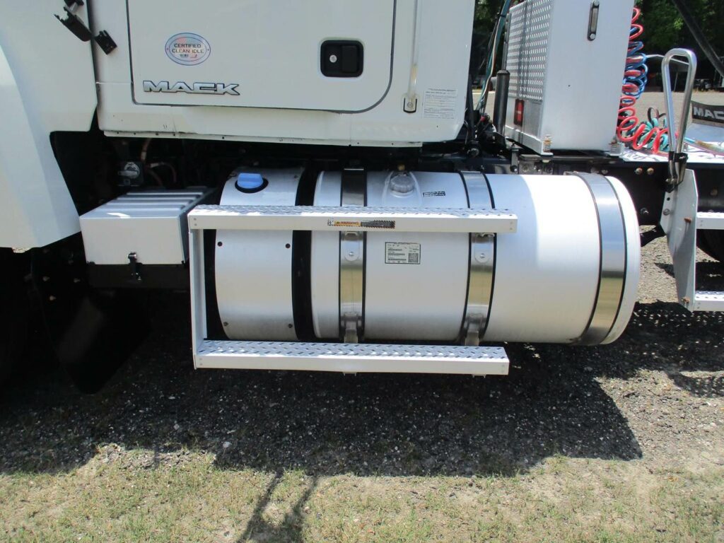 2017 Mack Pinnacle CHU613