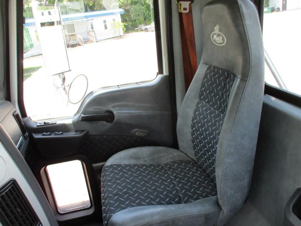 2017 Mack Pinnacle CHU613