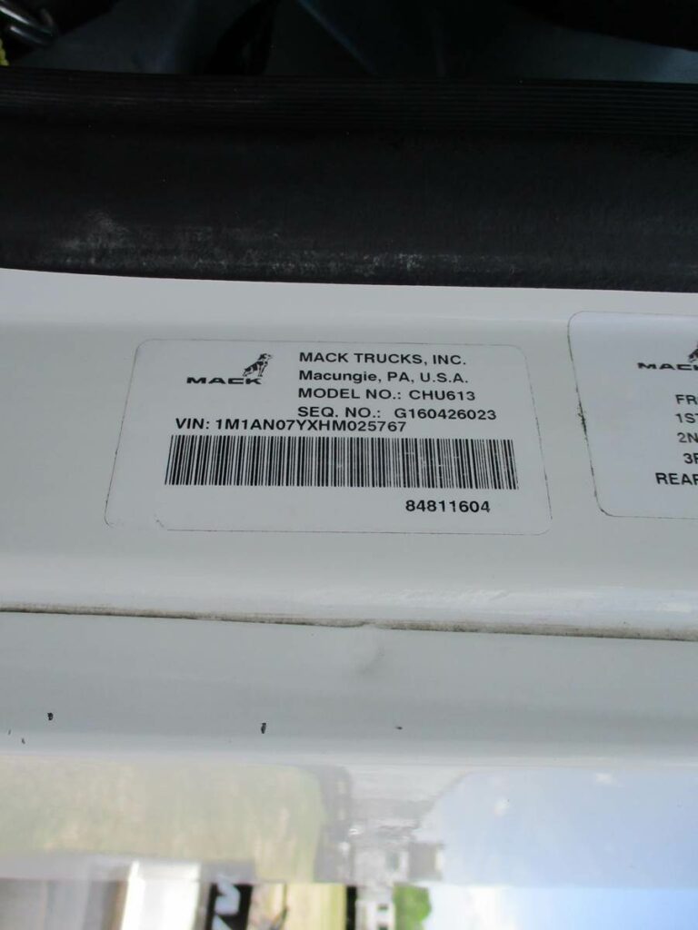 2017 Mack Pinnacle CHU613