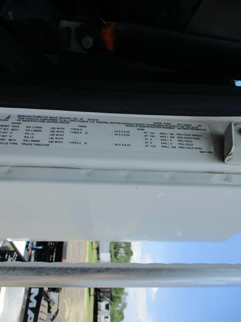 2017 Mack Pinnacle CHU613