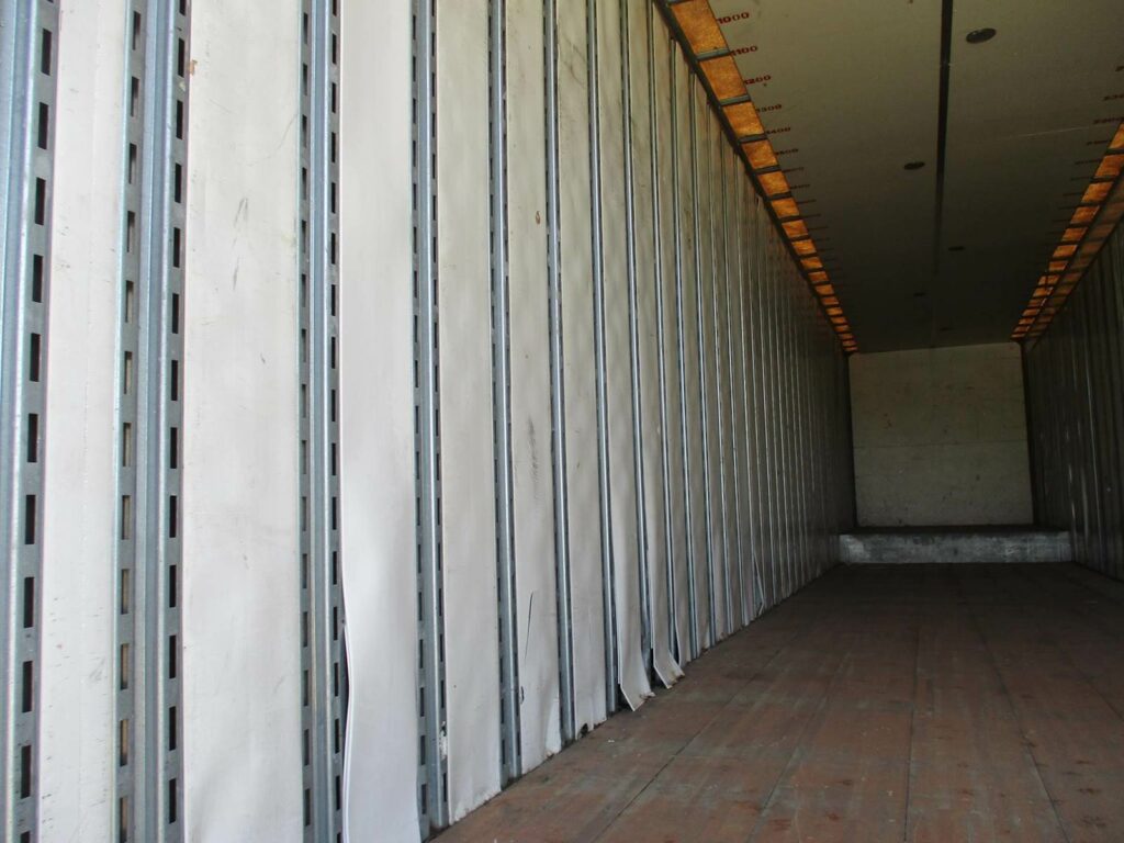 1999 Kentucky 48 DROP FRAME WITH 7 CURBSIDE DOORS