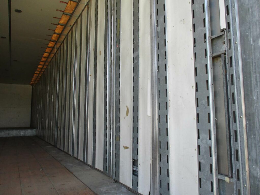 1999 Kentucky 48 DROP FRAME WITH 7 CURBSIDE DOORS