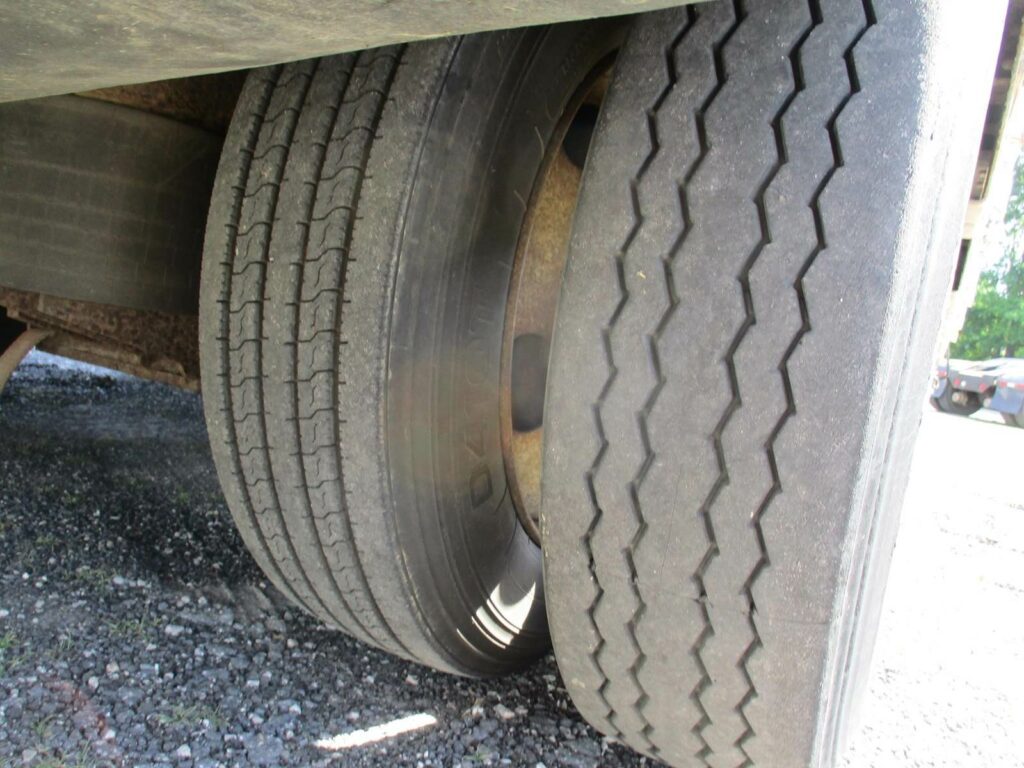 1999 Kentucky 48 DROP FRAME WITH 7 CURBSIDE DOORS