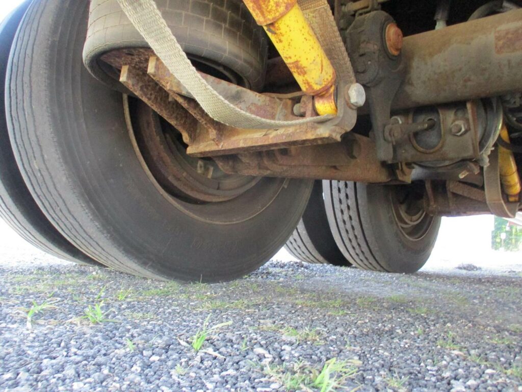 1999 Kentucky 48 DROP FRAME WITH 7 CURBSIDE DOORS