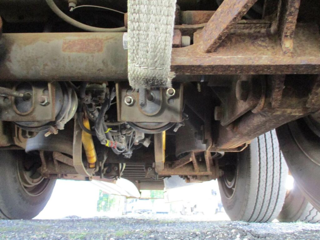 1999 Kentucky 48 DROP FRAME WITH 7 CURBSIDE DOORS