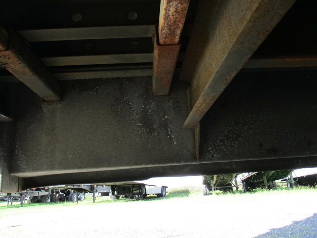 1999 Kentucky 48 DROP FRAME WITH 7 CURBSIDE DOORS