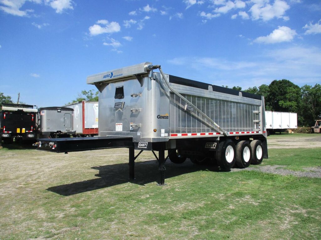 2023 East 30 FT TRI AXLE